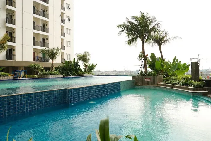 Депок: Modern Studio Apartment at Cinere Resort