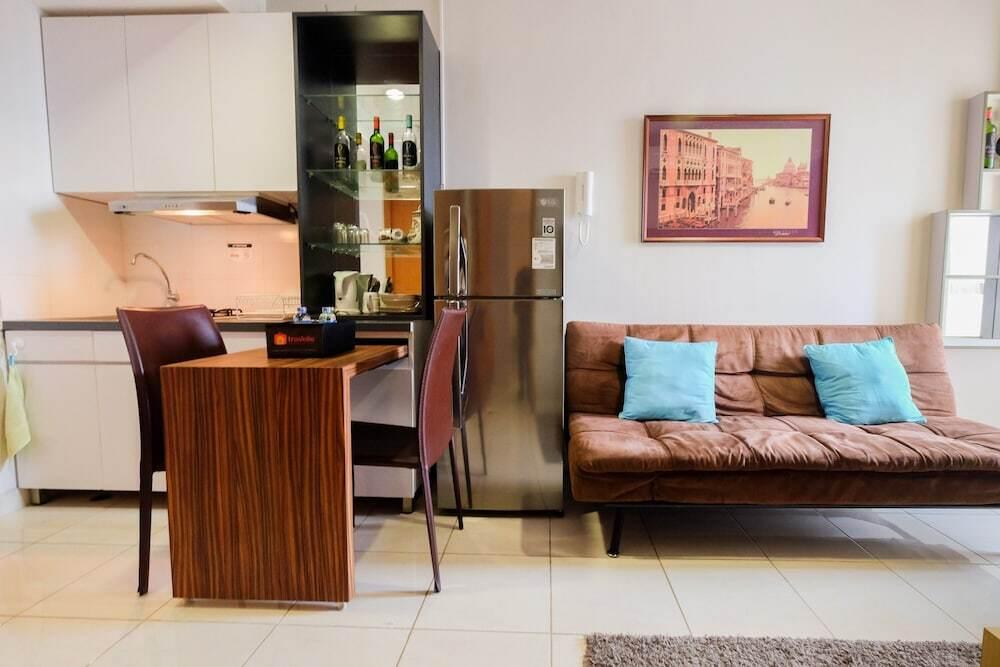 2br Apartment at Cinere Bellevue Suites Near Shopping Mall — фото 2