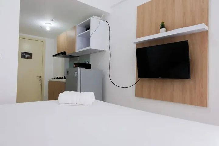 Legok: Comfy Studio at M-Town Gading Serpong Apartment