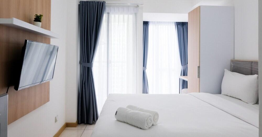 Legok: Comfy Studio at M-Town Gading Serpong Apartment