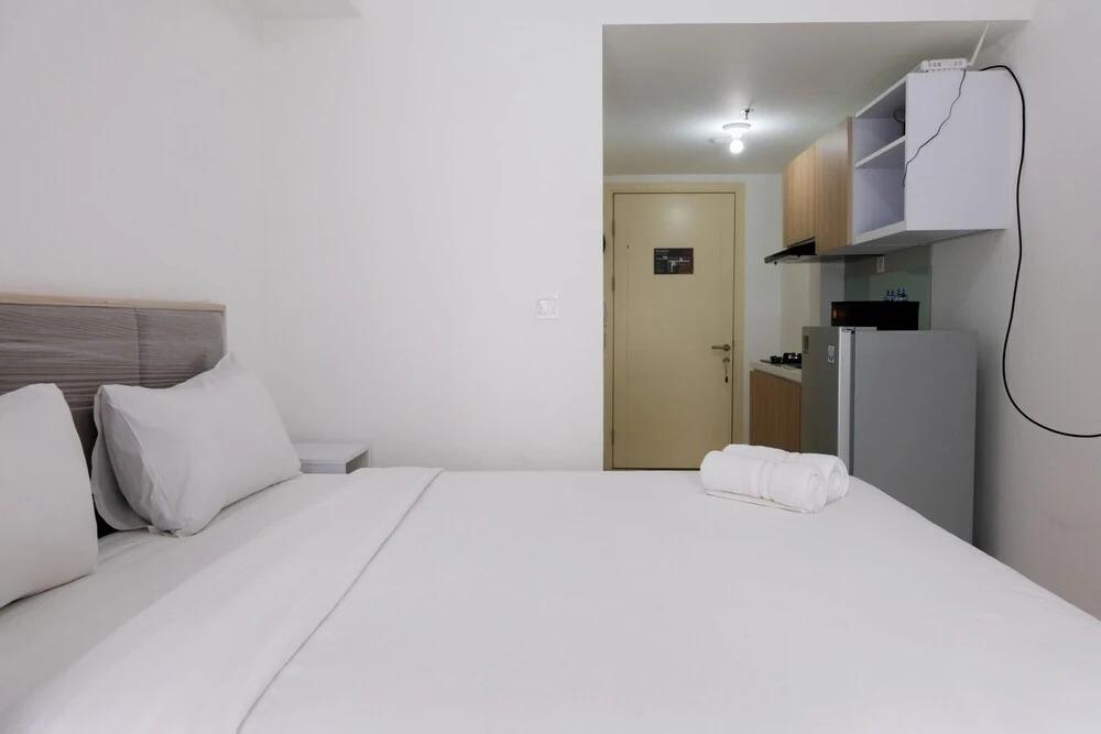 Legok: Comfy Studio at M-Town Gading Serpong Apartment