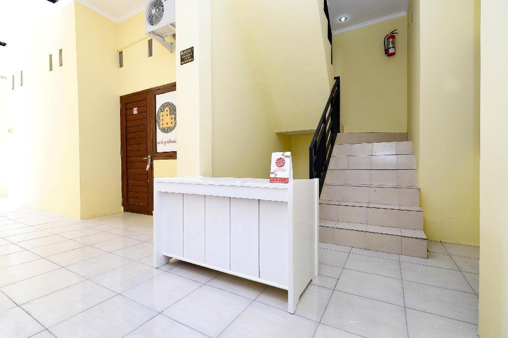 Суракарта: Oyo 1553 Anmi Guest House