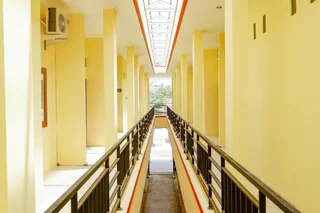 Суракарта: Oyo 1553 Anmi Guest House