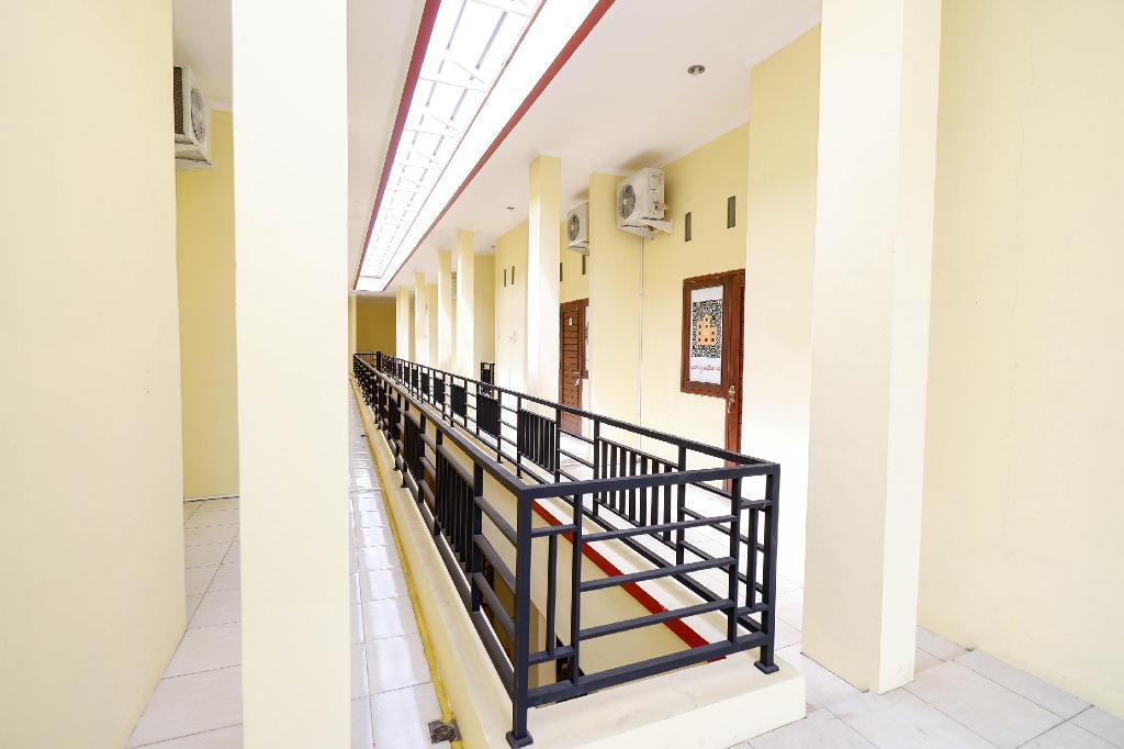 Суракарта: Oyo 1553 Anmi Guest House