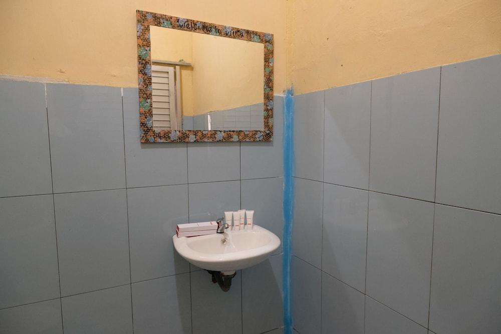 Палу: OYO 1278 Wina Beach Hotel