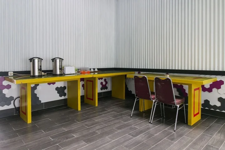 Пеканбару: Airy Panam HR Soebrantas KM 8.5 Pekanbaru