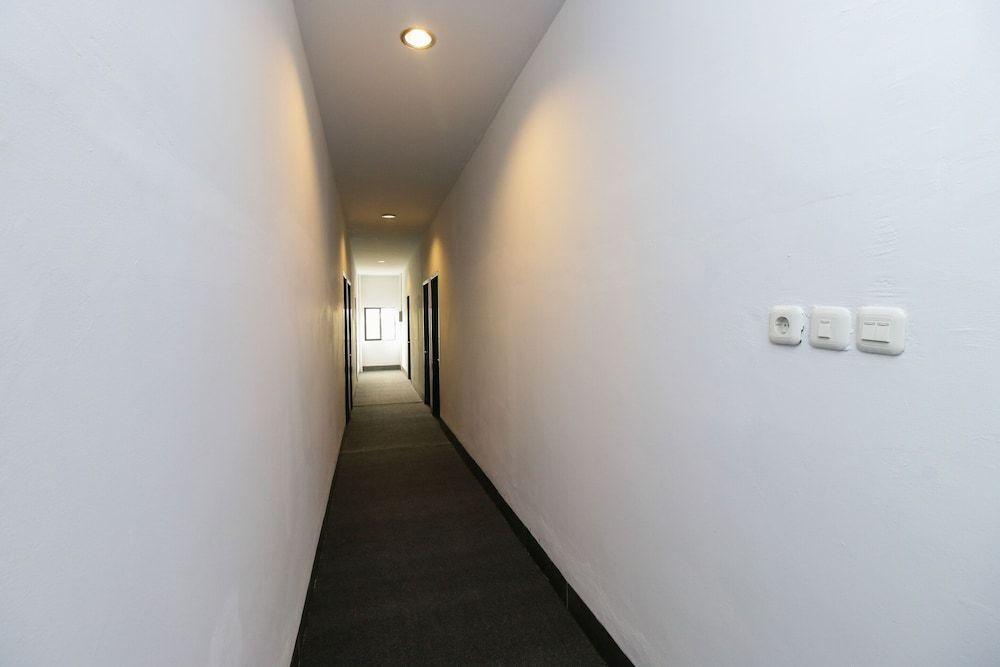 Пеканбару: Airy Panam HR Soebrantas KM 8.5 Pekanbaru