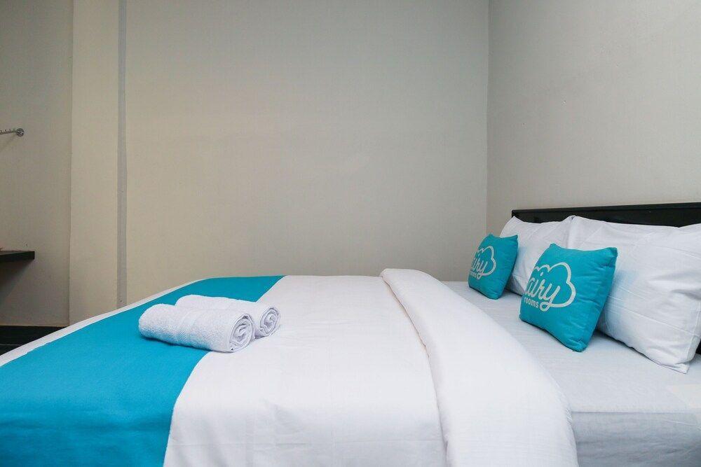 Пеканбару: Airy Panam HR Soebrantas KM 8.5 Pekanbaru