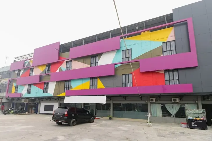 Пеканбару: Airy Panam HR Soebrantas KM 8.5 Pekanbaru