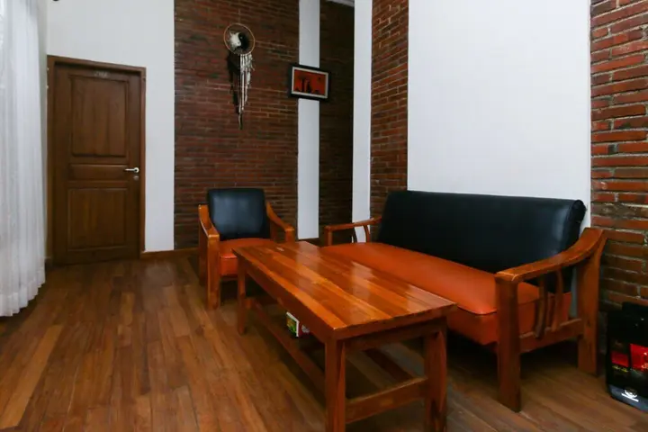 Бату: Airy Eco Gunungsari Mawar Putih Batu