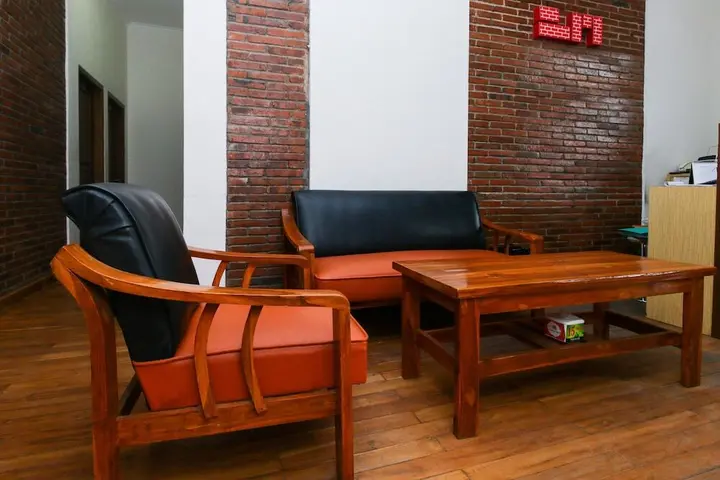 Бату: Airy Eco Gunungsari Mawar Putih Batu