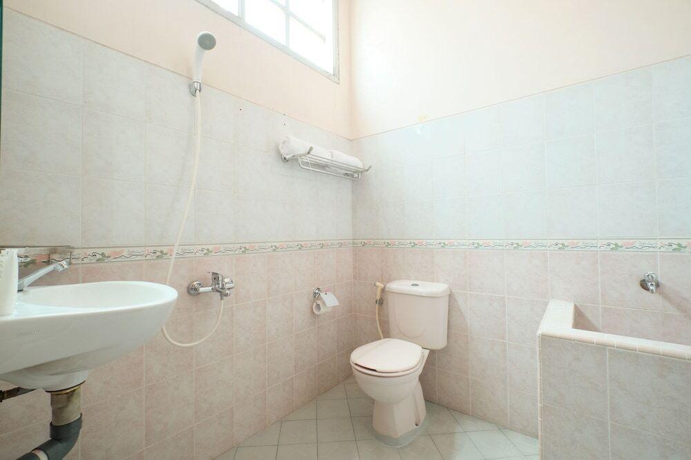 Депок: OYO 2061 Rizki Dhira Guest House Syariah