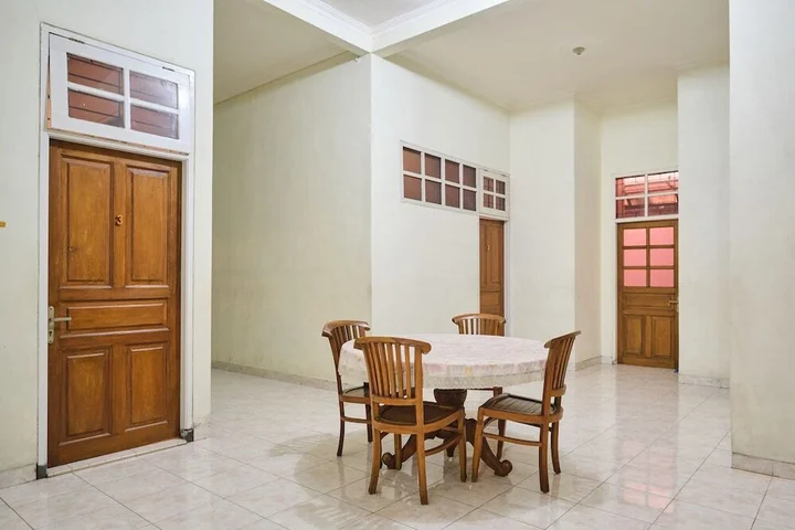 Депок: OYO 2061 Rizki Dhira Guest House Syariah