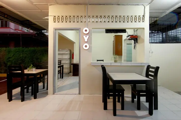 Медан: OYO Living 1332 Almonsari Residence