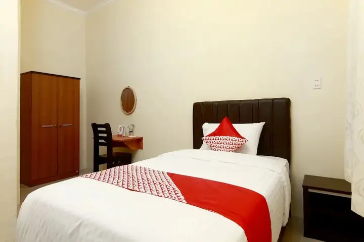 Медан: OYO Living 1332 Almonsari Residence