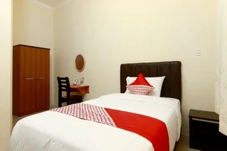 Медан: OYO Living 1332 Almonsari Residence