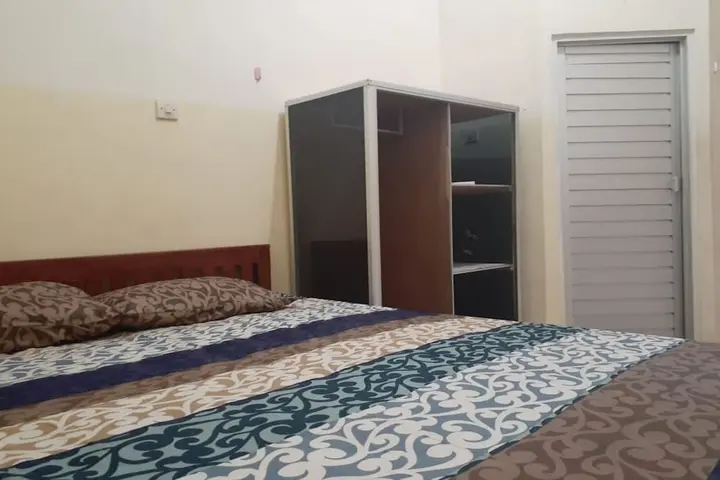 Семаранг: Oyo 2037 Kost Oteng Syariah