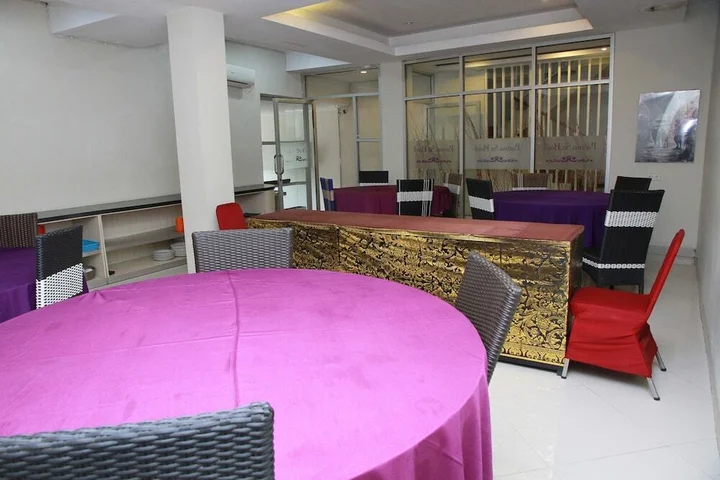 Палу: OYO 1656 Parama Su Hotel
