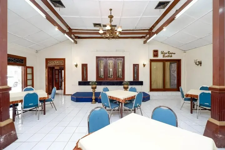 Суракарта: SUPER OYO Capital O 1644 Hotel Griya Kencana