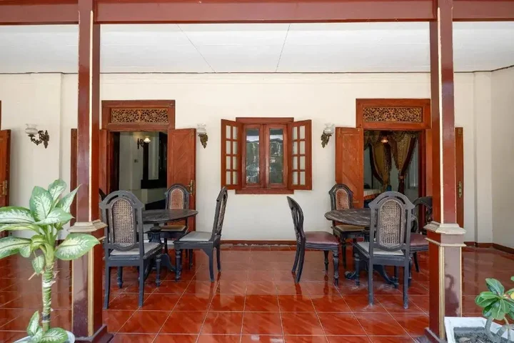 Суракарта: SUPER OYO Capital O 1644 Hotel Griya Kencana