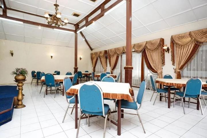 Суракарта: SUPER OYO Capital O 1644 Hotel Griya Kencana