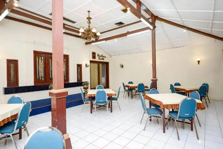 Суракарта: SUPER OYO Capital O 1644 Hotel Griya Kencana