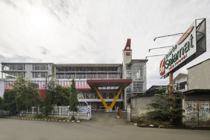 Пелабухан-рату: Capital O 1973 Guest House Toserba Selamat Syariah Pelabuhan Ratu