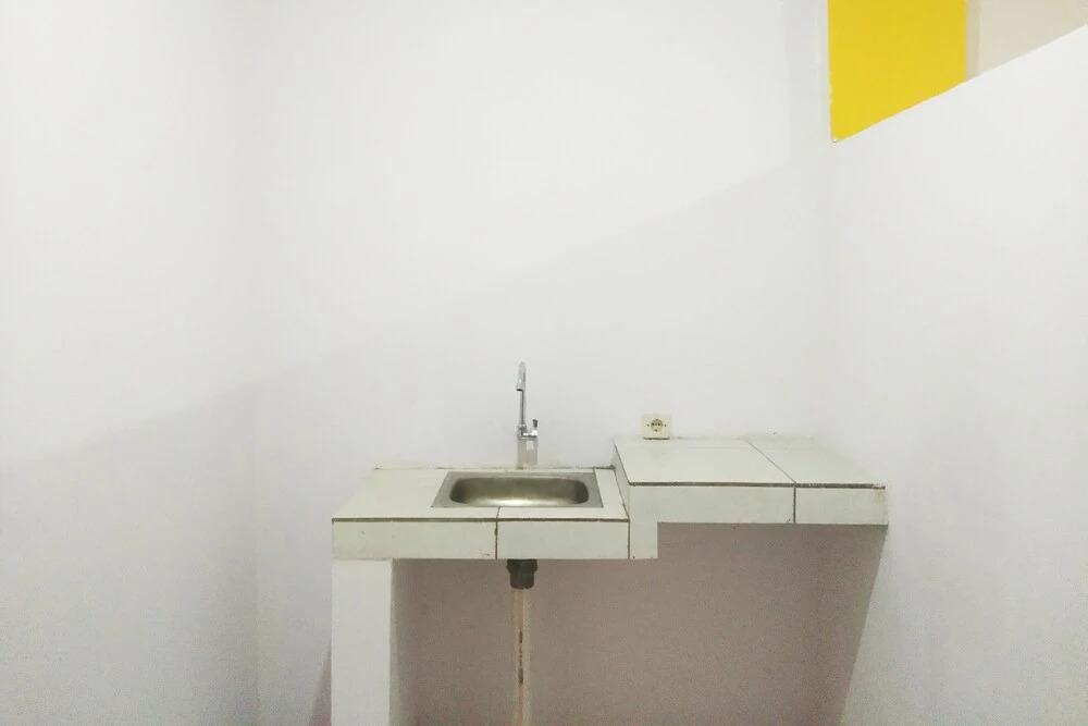 Караванг: OYO 1964 Wisma Gahalta Syariah