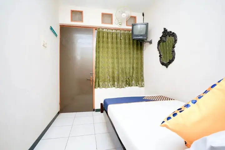 Проболинго: OYO Life 2090 Ratna Backpacker Syariah