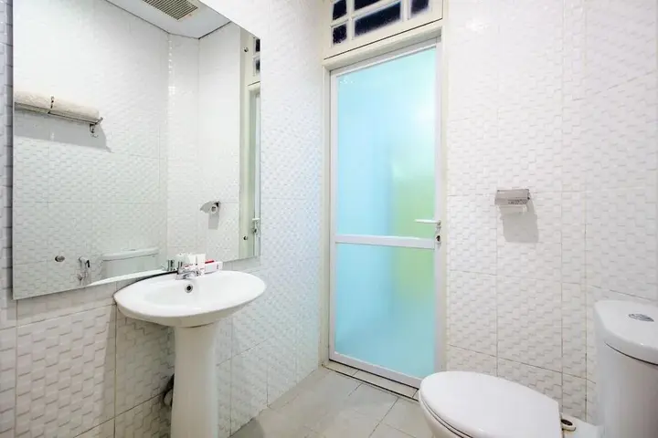 Батуретно: 2105 Hotel Sanca Inn
