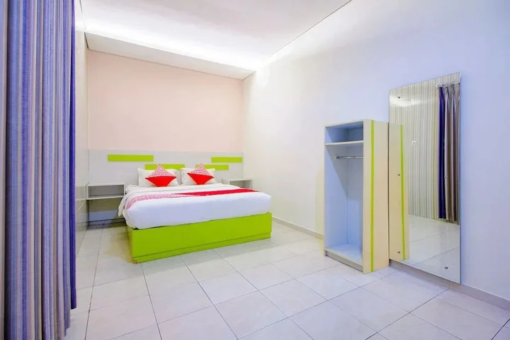 Батуретно: 2105 Hotel Sanca Inn
