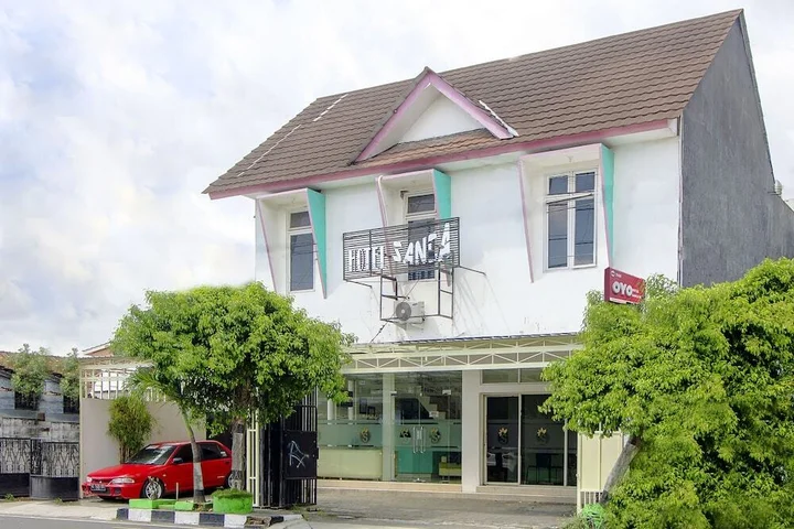 Батуретно: 2105 Hotel Sanca Inn
