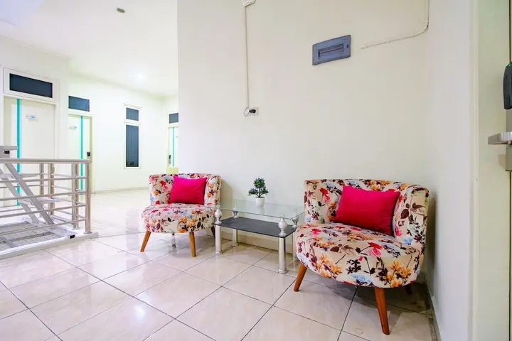 Батуретно: 2105 Hotel Sanca Inn