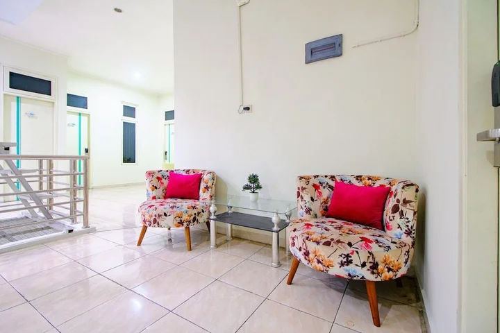 Батуретно: 2105 Hotel Sanca Inn
