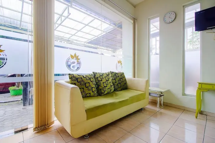 Батуретно: 2105 Hotel Sanca Inn