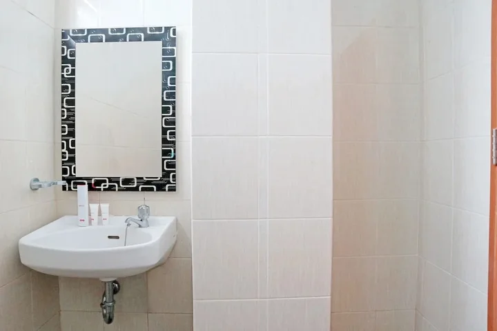 Паданг: OYO 1673 M Authentic Kost Man