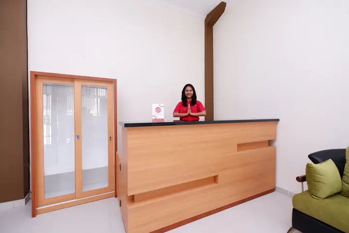 Суракарта: Super OYO 1506  Shabrina 2 Syariah