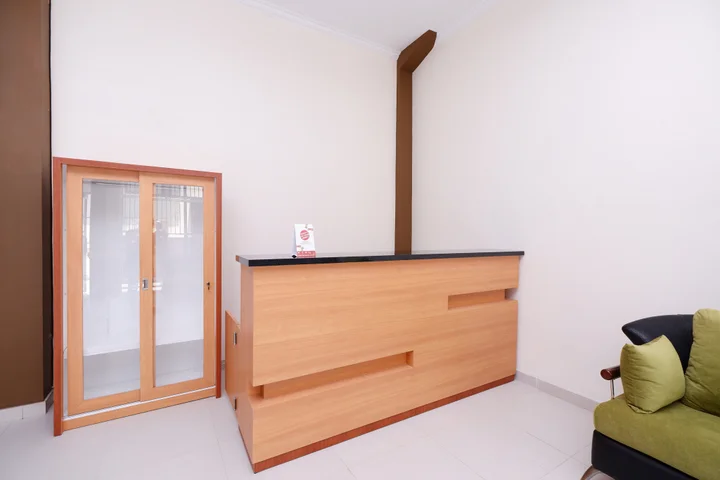 Суракарта: Super OYO 1506  Shabrina 2 Syariah