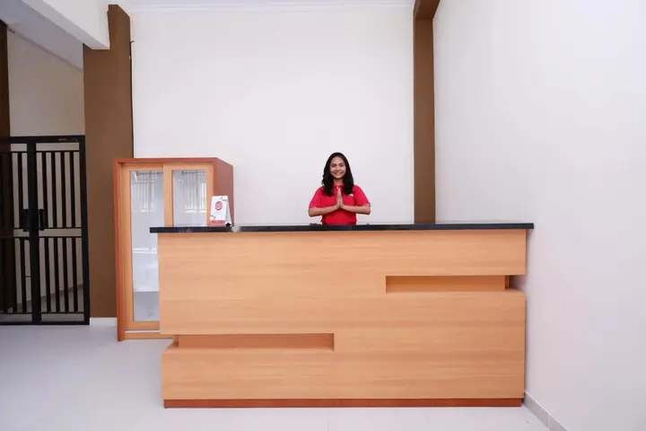Суракарта: Super OYO 1506  Shabrina 2 Syariah