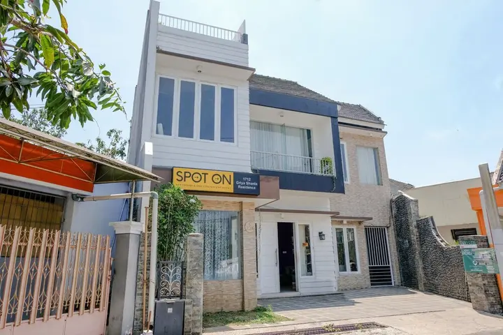 Маланг: SPOT ON 1712 Griya Shanta Residence