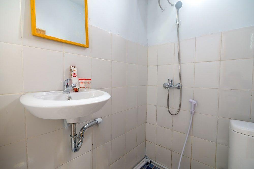 Понтианак: OYO 2187 Hm Guest House