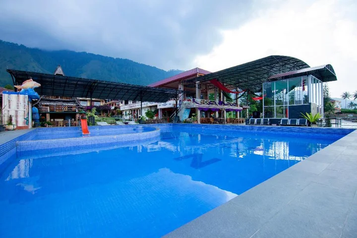 Озеро Тоба: OYO 2208 Thyesza Hotel