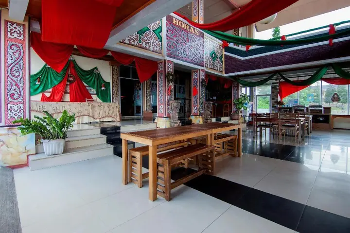 Озеро Тоба: OYO 2208 Thyesza Hotel