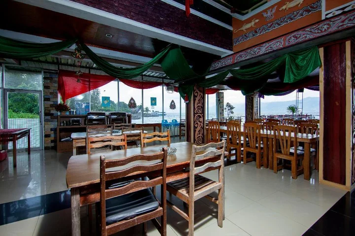 Озеро Тоба: OYO 2208 Thyesza Hotel