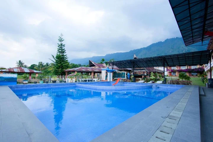 Озеро Тоба: OYO 2208 Thyesza Hotel