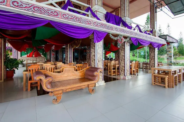 Озеро Тоба: OYO 2208 Thyesza Hotel