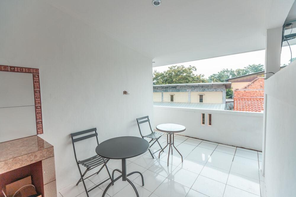 Депок: Oyo 2229 Dolfie Residence
