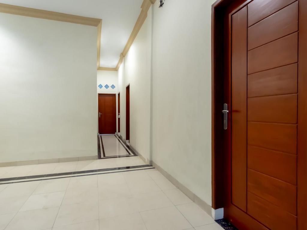 Медан: Capital O 1585 Ring Road Residence