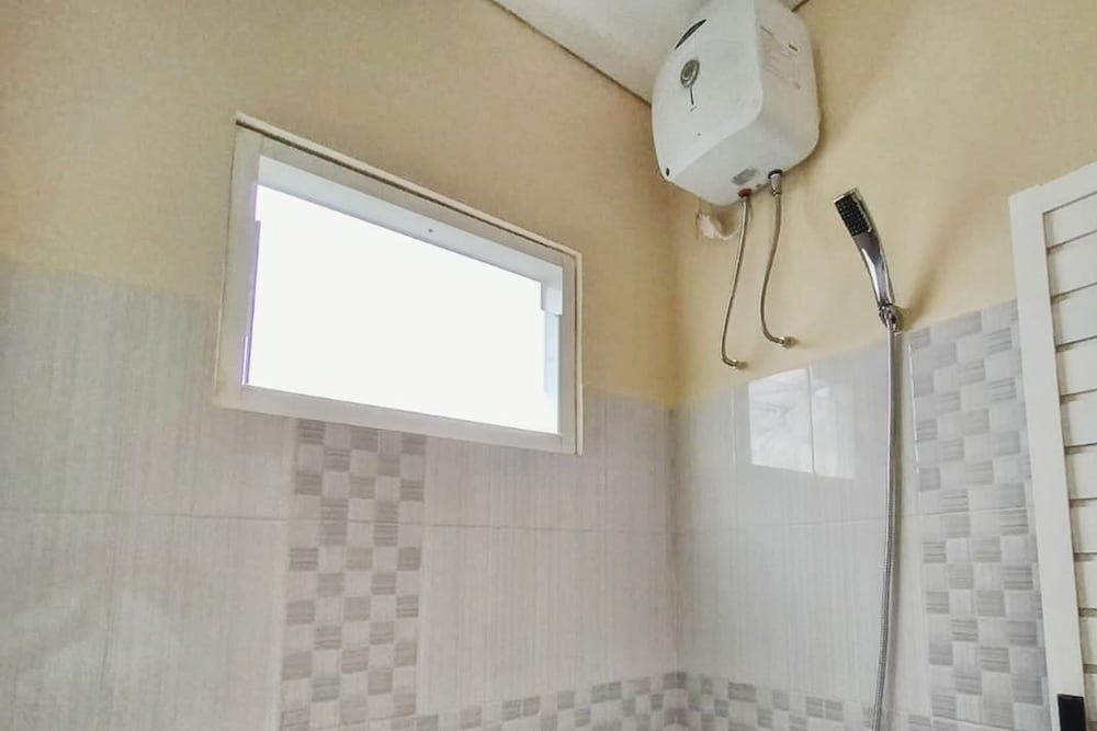 Маланг: OYO 1468 SM House