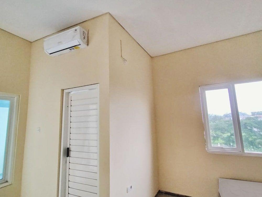 Маланг: OYO 1468 SM House